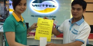 Trao thưởng cho khách hàng trúng iPhone 6 64GB Gold