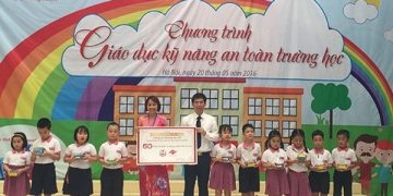 Viettel tặng 60 thiết bị định vị GPS cho học sinh tiểu học