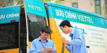 Viettel Post tiếp nhận bưu phẩm qua cửa hàng giao dịch Viettel